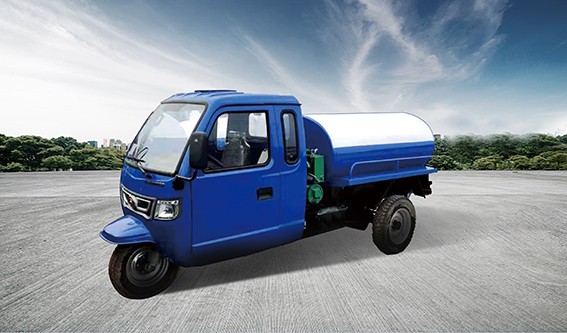Tank type three-wheel suction truck
